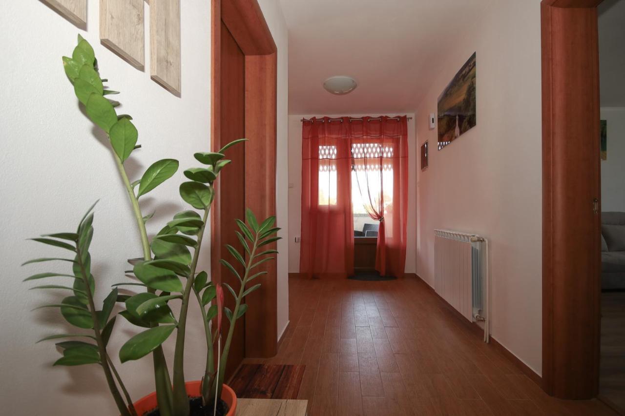 Apartman Lucija & Luka Оточац Экстерьер фото