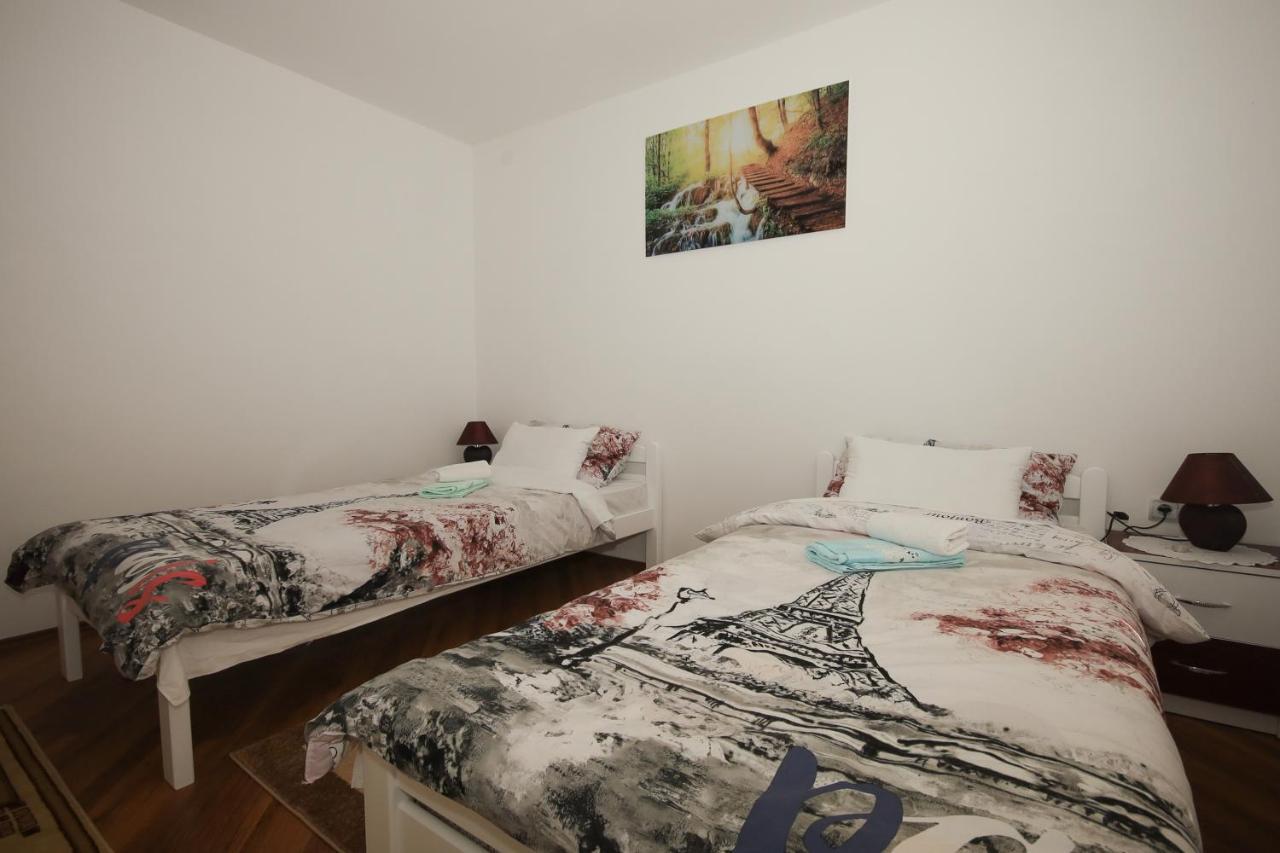 Apartman Lucija & Luka Оточац Экстерьер фото