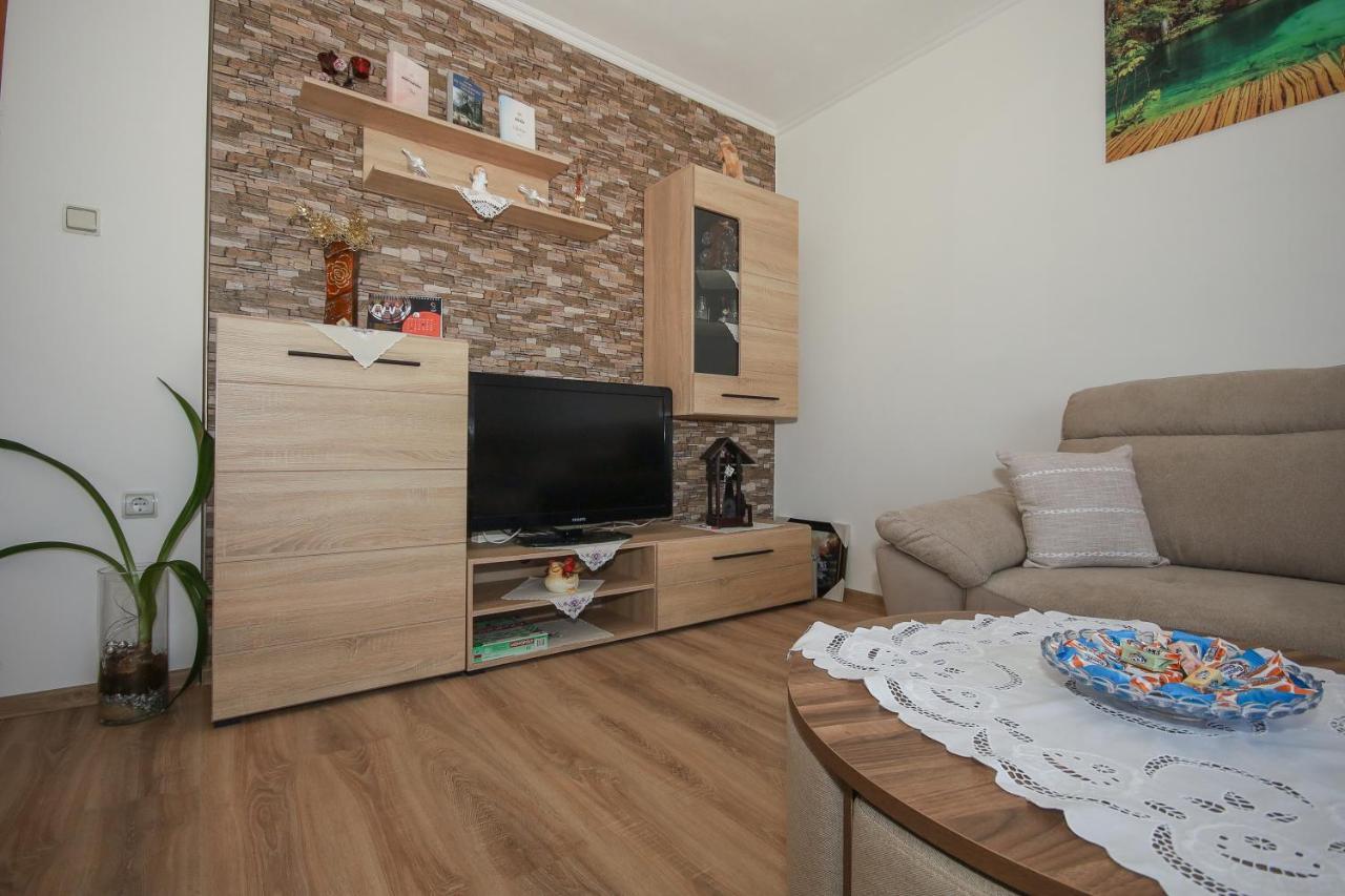 Apartman Lucija & Luka Оточац Экстерьер фото